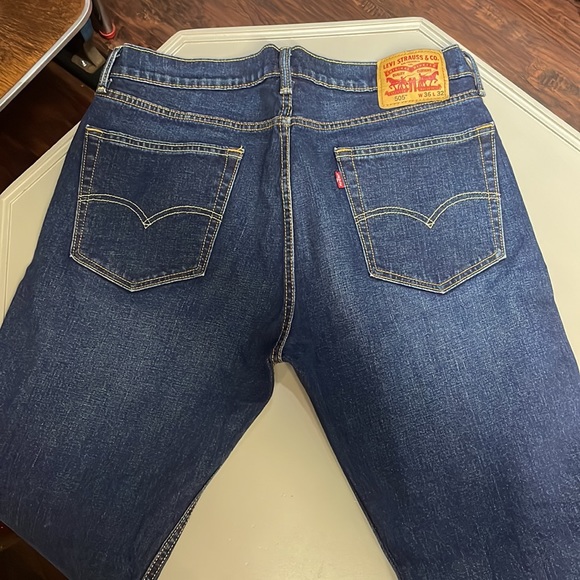 2 pairs of Levi Jeans - Picture 7 of 8